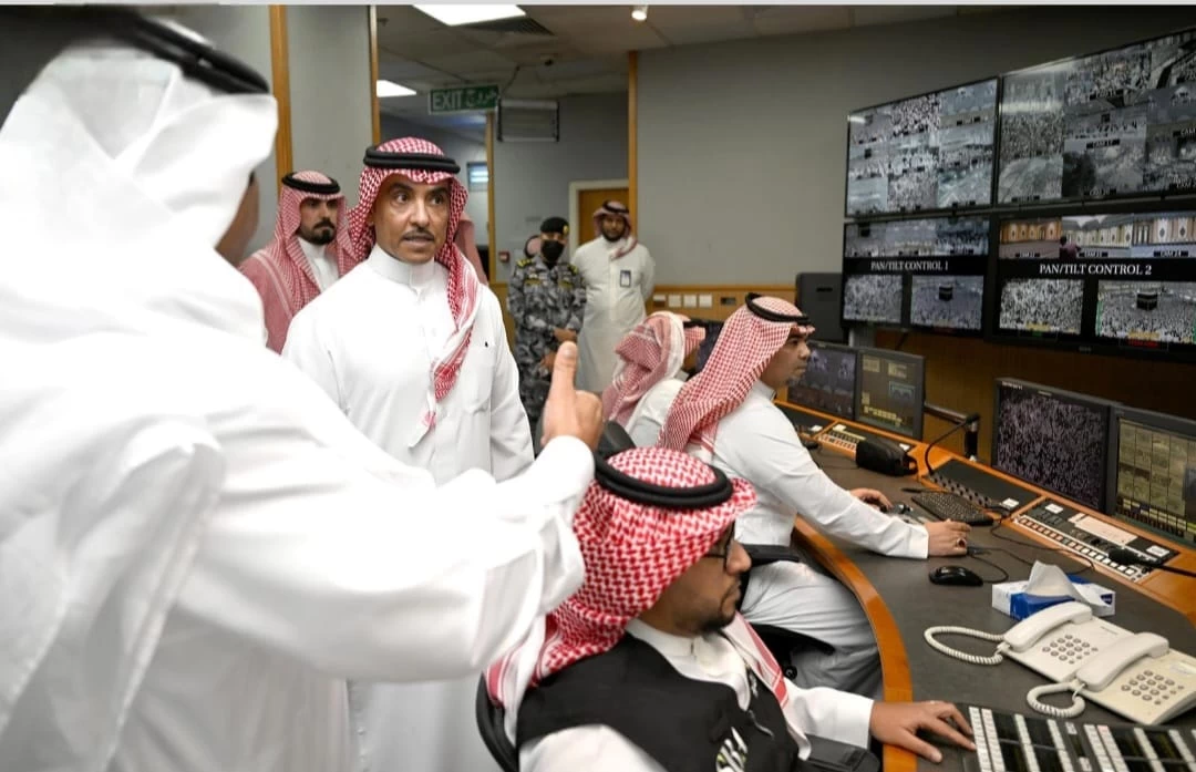 وزير الإعلام يتفقد مقرات الإذاعة والتلفزيون في المسجد الحرام 