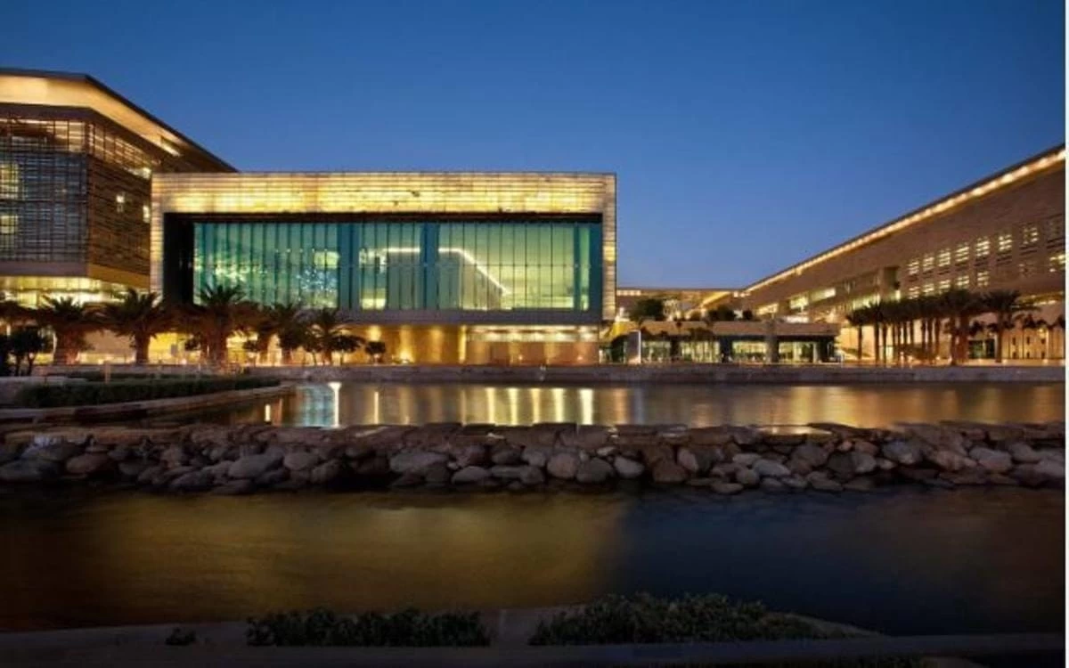 " كاوست " ترسخ رحلتها مع الذكاء الاصطناعي عبر معالجة المعلومات وطرح أفكار جديدة 