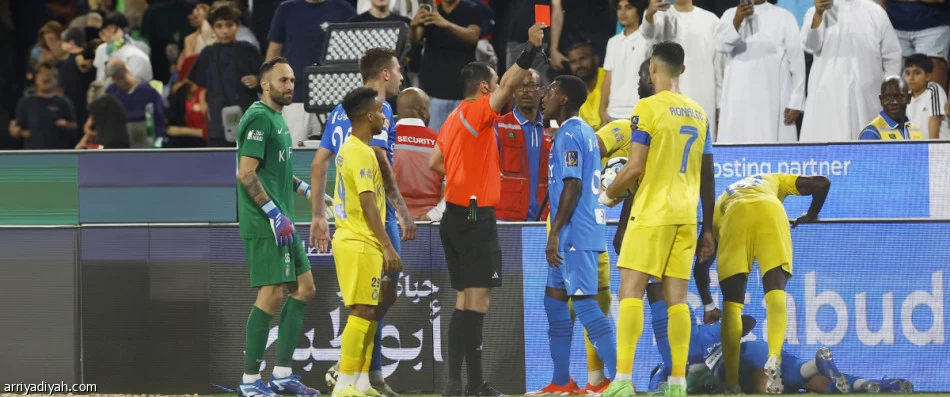 بعد طرده أمام الهلال .. كرستيانو رونالدو يتلقى 12 بطاقة حمراء في مسيرته 