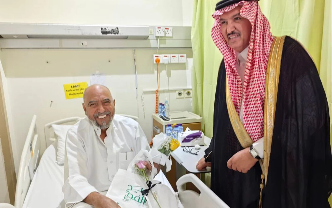 محافظ المجمعة يزور مستشفى المجمعة ويعايد المرضى المنومين