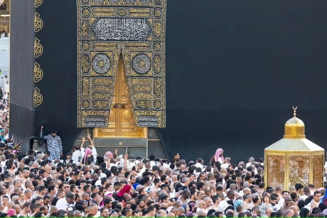 الشؤون الدينية تنهي استعدادها لصلاة عيد الفطر بالحرمين 