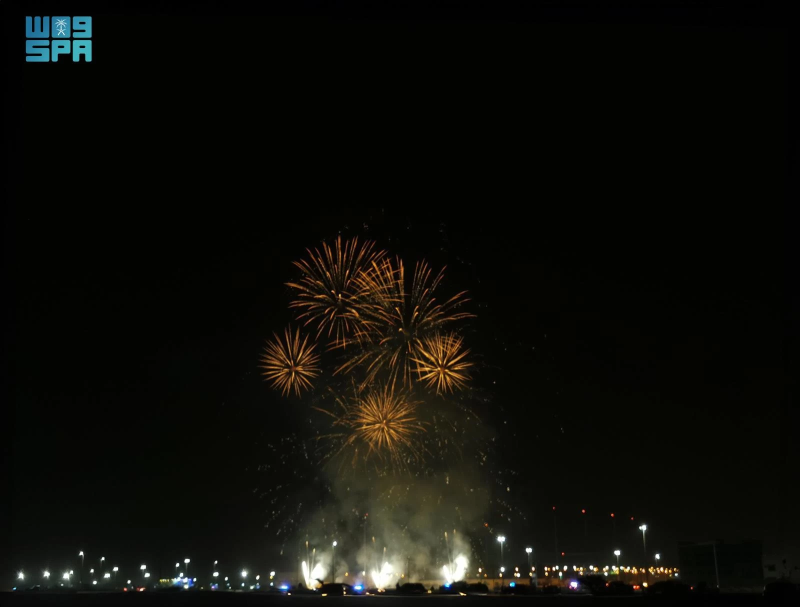 الألعاب النارية تضيء سماء نجران ابتهاجاً بعيد الفطر المبارك