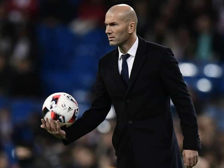 بايرن ميونيخ يفاوض "زيدان" لخلافة توماس توخيل في تدريب الفريق الموسم المقبل