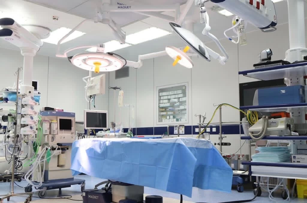 الأولى من نوعها بالمنطقة .. جراحة دقيقة تعيد بناء وتصنيع المريء لمريض خمسيني ببريدة