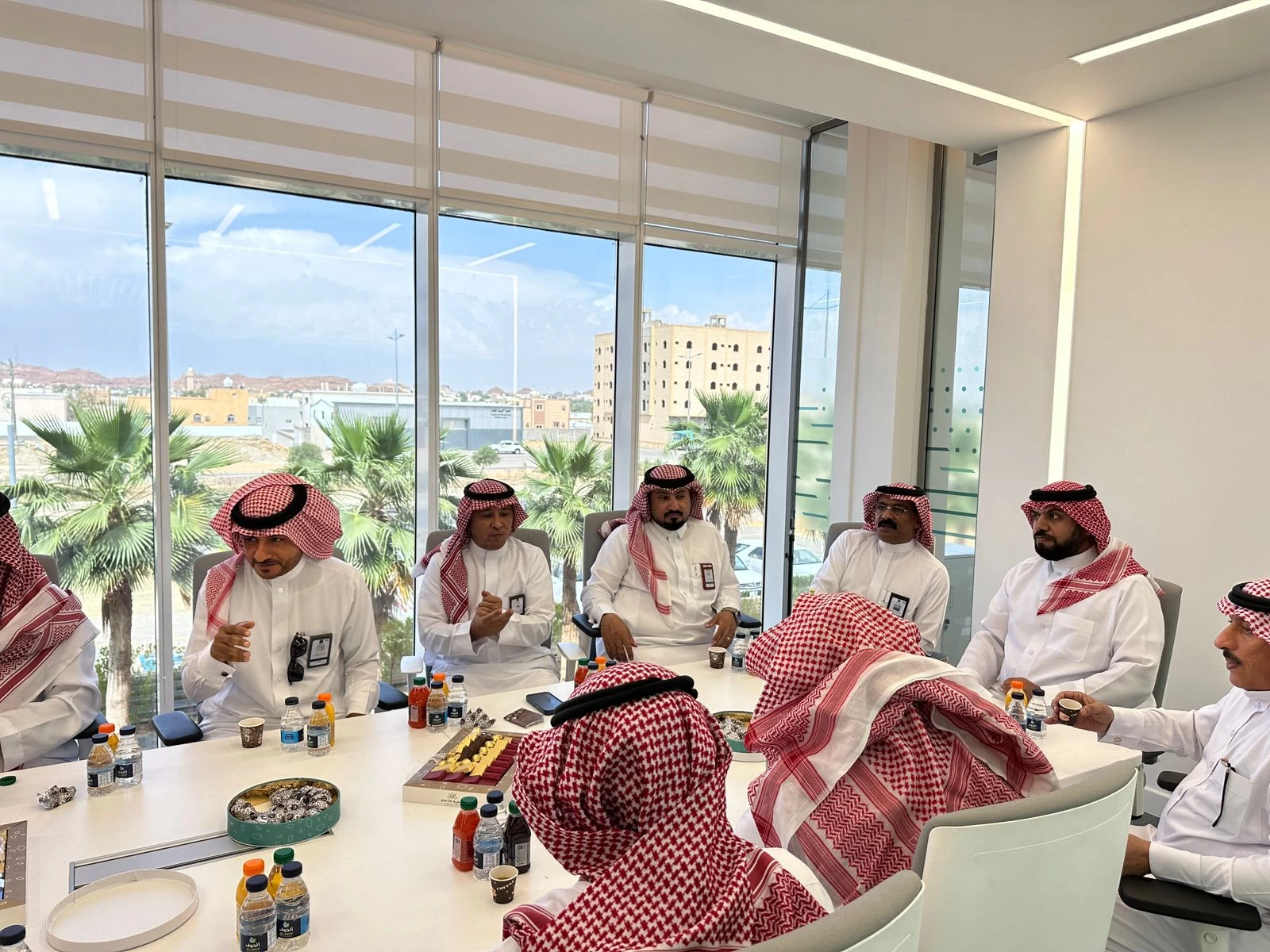 فرع وزارة التجارة بالجوف يقيم حفل معايدة لمنسوبيه