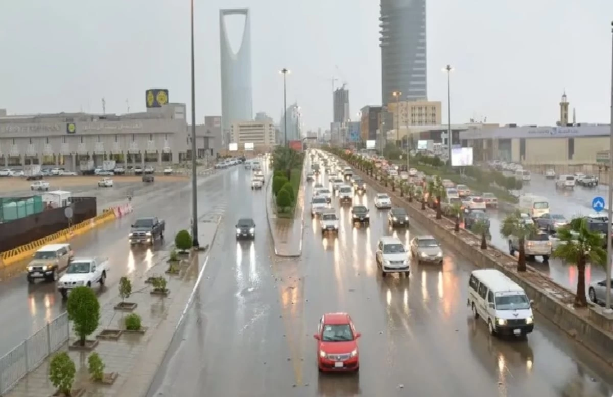 حالة الطقس المتوقعة اليوم : أمطار رعدية ورياح نشطة على عدة مناطق 