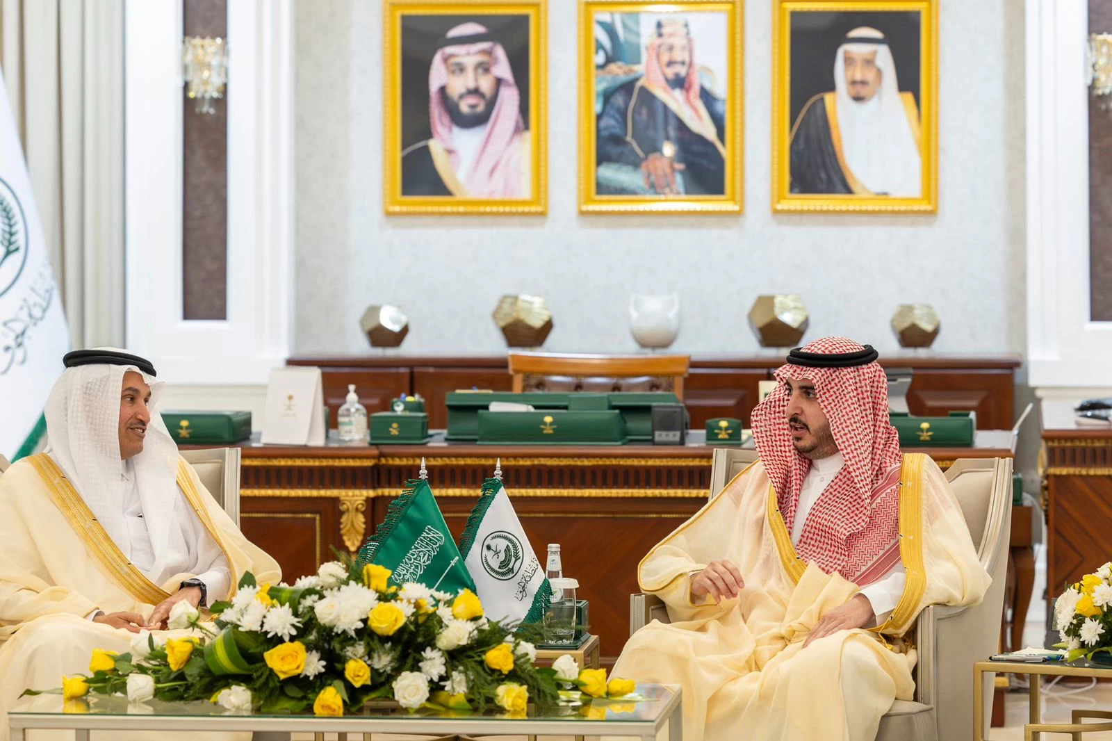 أمير منطقة الجوف يدشّن 12 مشروعًا تنمويًا للطرق بتكلفة إجماليّة تتجاوز 172 مليون ريال