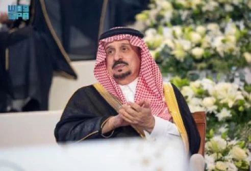 أمير منطقة الرياض يرعى حفل تخريج طلاب جامعة الفيصل وطالباتها.