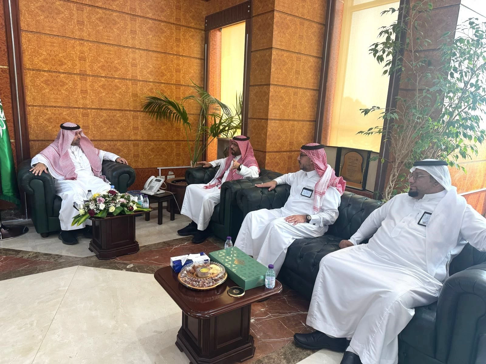 ​​​​​​​بلدية الخفجي ووزارة البيئة يناقشان موضوعات مشتركة وآليات مسار انتقال الاختصاصات