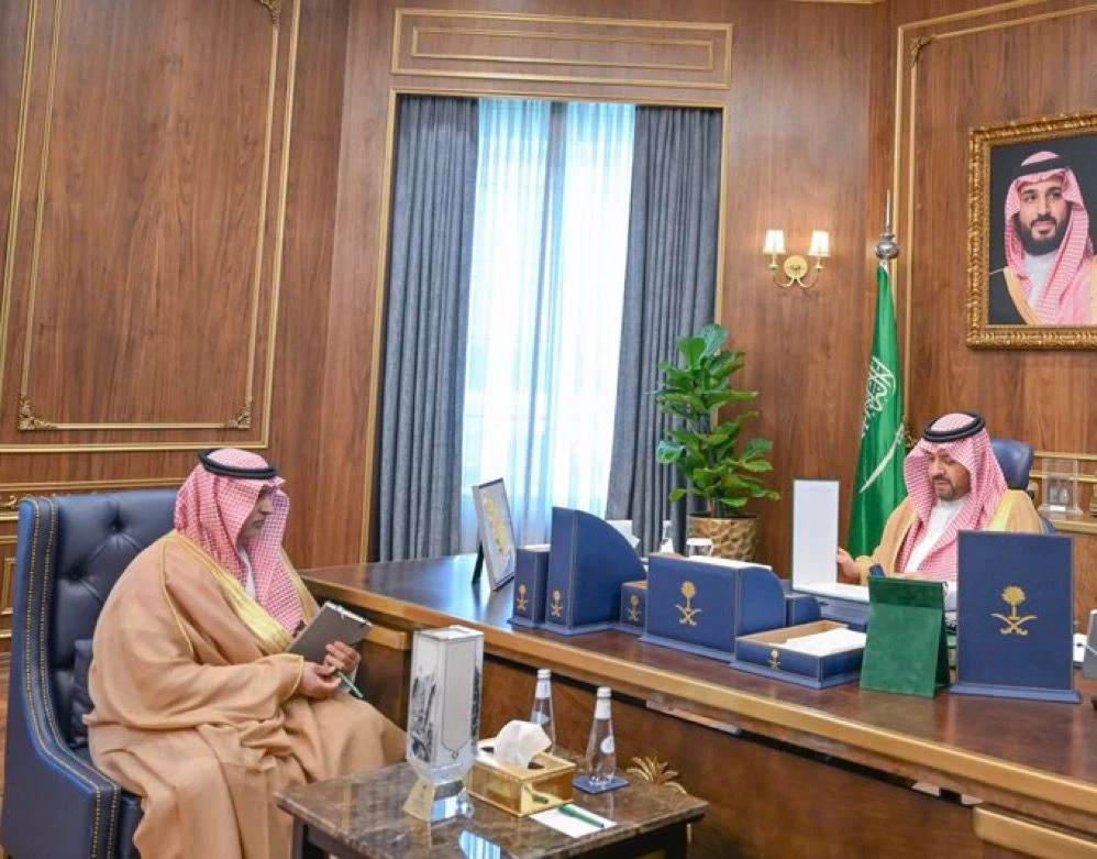 أمير الحدود الشمالية يطّلع على إستراتيجية فرع وزارة الموارد البشرية بالمنطقة