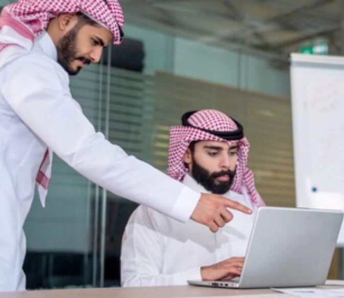 "إلزام الموظفين الحكوميين بارتداء الزي الرسمي داخل المقرات الحكومية"