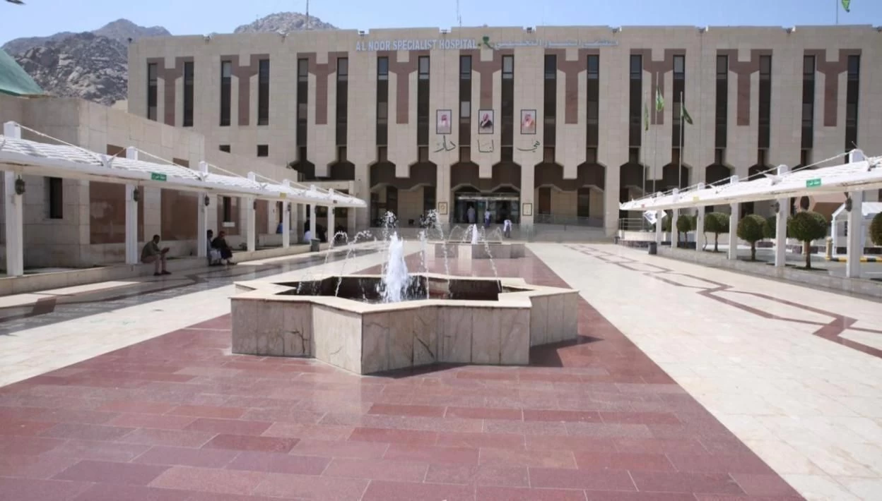 مستشفى النور التخصصي يجري عملية ناجحة لمعتمر بتقنيات حديثة 