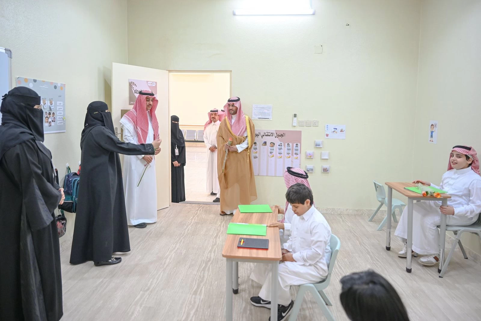 نائب أمير حائل يزور "مركز انتماء" للرعاية النهارية