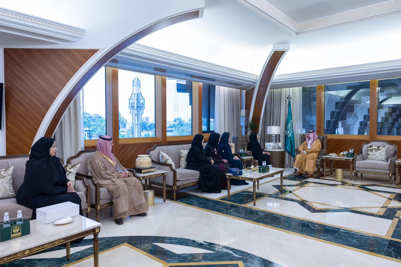 أمير الشرقية يستقبل أعضاء جمعية سند لدعم الأطفال المرضى بالسرطان