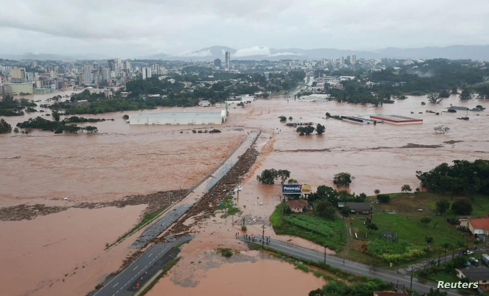 58 قتيلاً و67 مفقوداً على الأقل جراء فيضانات البرازيل