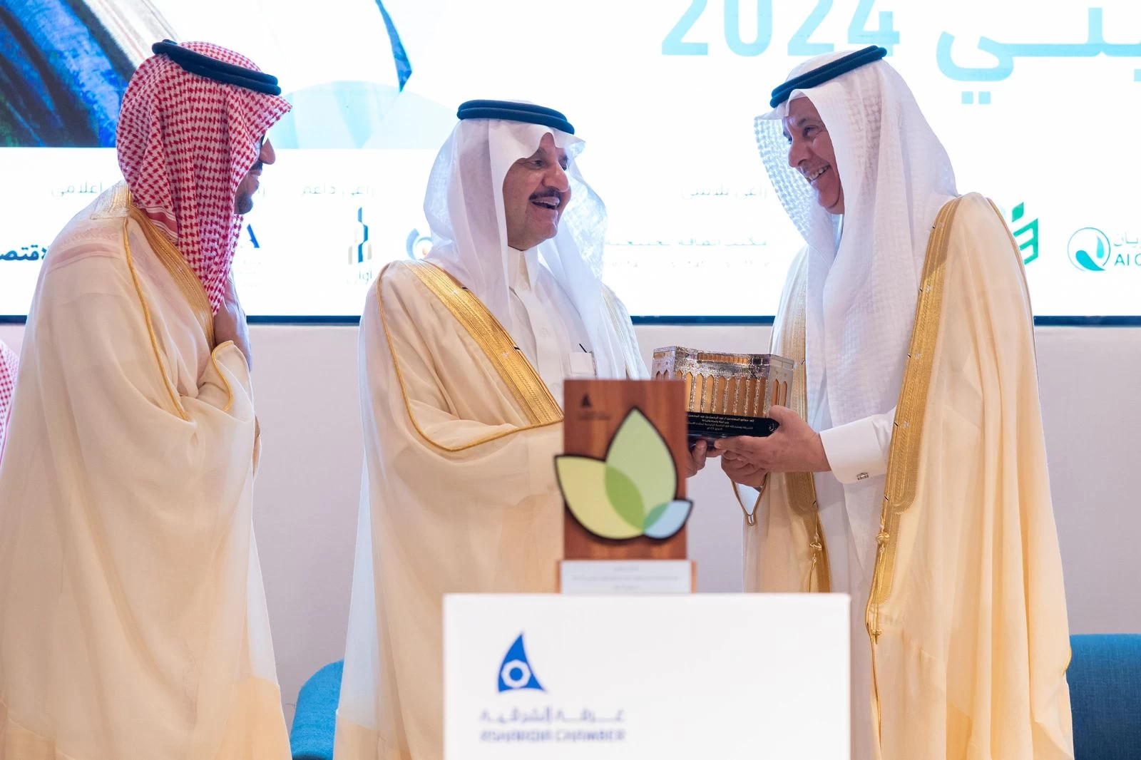 أمير المنطقة الشرقية يدشن منتدى "الاستثمار البيئي 2024"