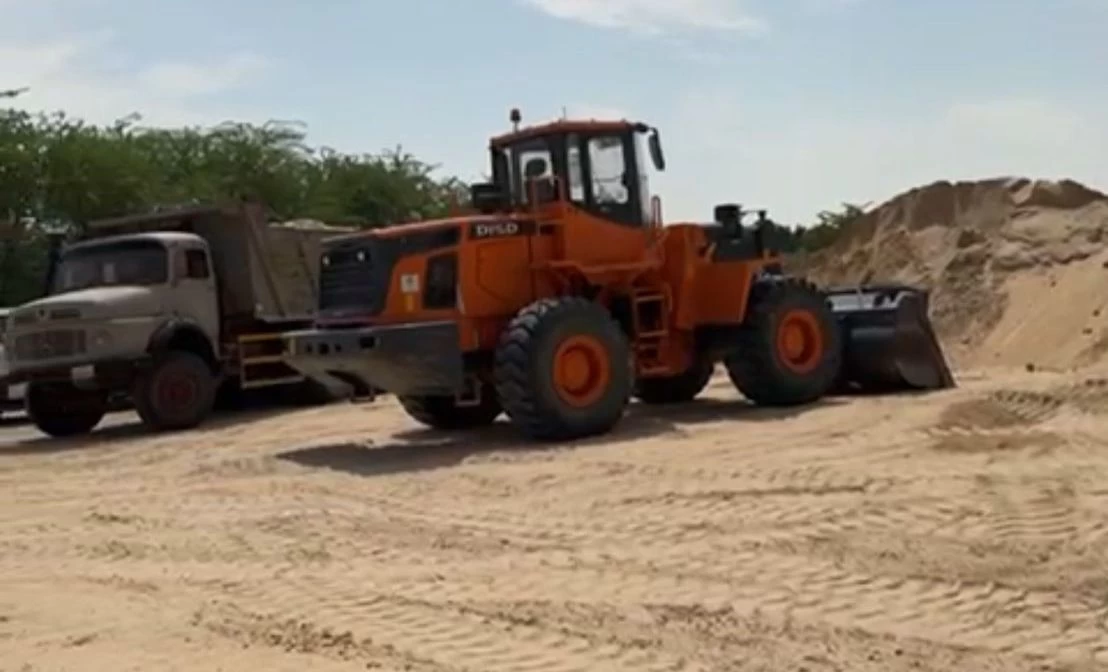 أمانة الشرقية: ضبط 85 معدة مخالفة تقوم بنهل وتجريف الرمال من الأماكن الممنوعة بغرب الدمام
