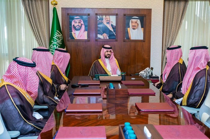 نائب أمير الشرقية يستقبل أعضاء شركة مطارات الدمام