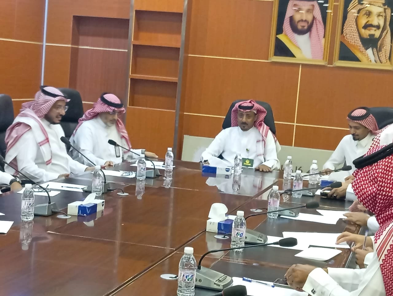 وكيل محافظة بارق يترأس إجتماع المجلس المحلي