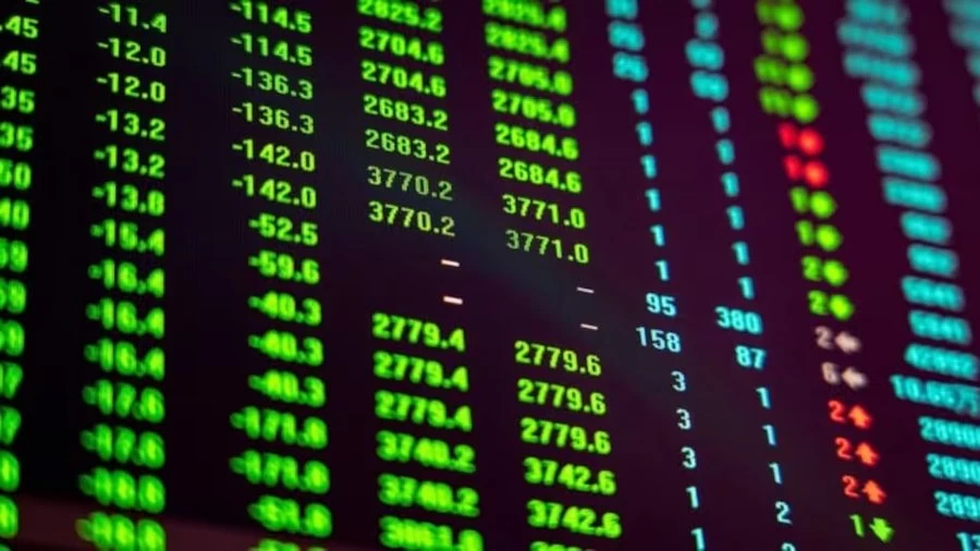 مؤشر سوق الأسهم السعودية يغلق منخفضاً عند مستوى 12357 نقطة