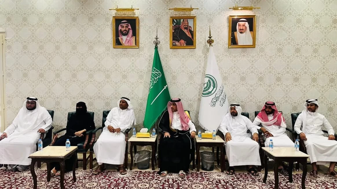 محافظ الليث يلتقي رئيس ولاعبي الكاراتيه بنادي الليث