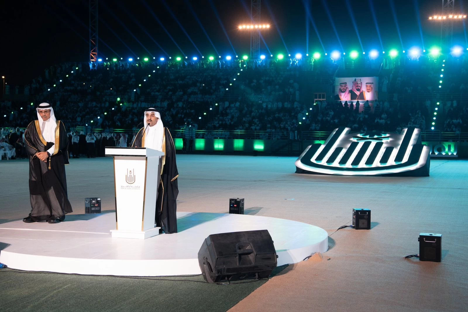 الأمير سعود بن مشعل يتوج أكثر من 21 ألف خريج بأم القرى