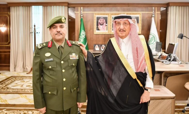 أمير منطقة جازان يقلّد اللواء الحواس رتبته الجديدة