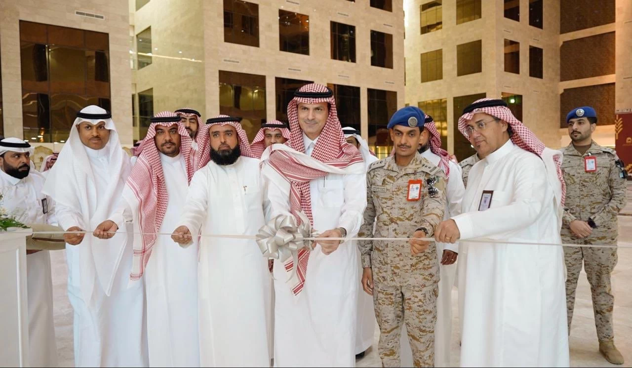 تدشين معرض مشاريع وابتكارات كلية الهندسة 1445هـ بجامعة الجوف