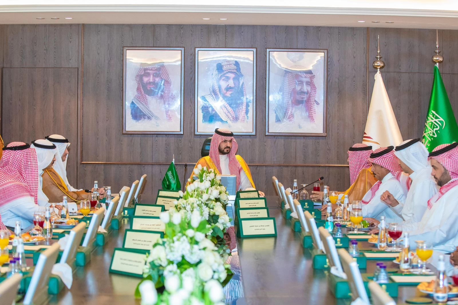 نائب أمير الشرقية يطلع على خطط مشاريع أمانة الأحساء التنموية