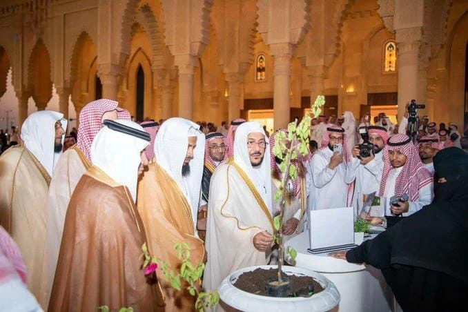 وزير الشؤون الإسلامية يدشن زراعة ٧٠ ألف شجرة ضمن مبادرة مساجدنا خضراء في منطقة جازان