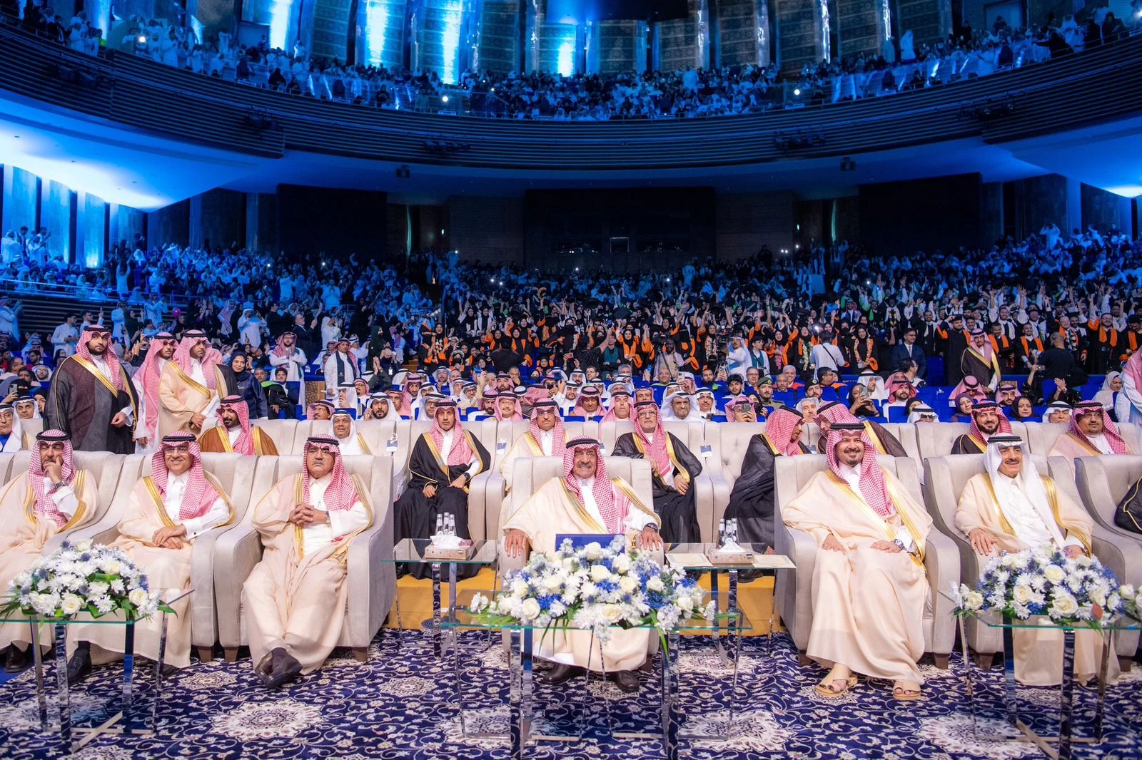 الأمير مقرن بن عبدالعزيز يرعى حفل تخريج الدفعة السادسة لطلاب جامعة الأمير مقرن بحضور أمير منطقة المدينة المنورة