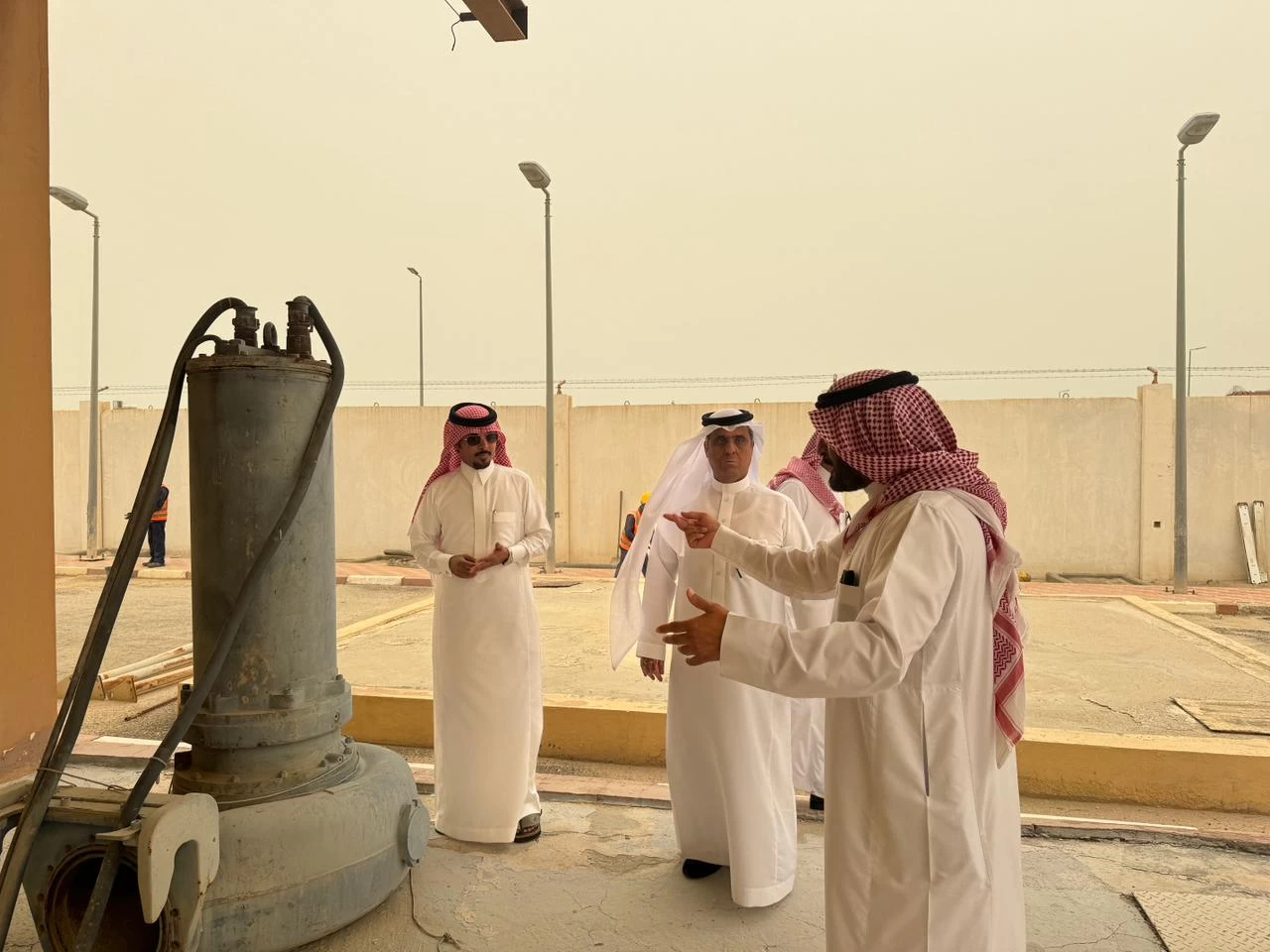 مشاريع تنموية بلدية يتابعها رئيس بلدية الخفجي للاطلاع على سير المشاريع والتأكد من استمرارها