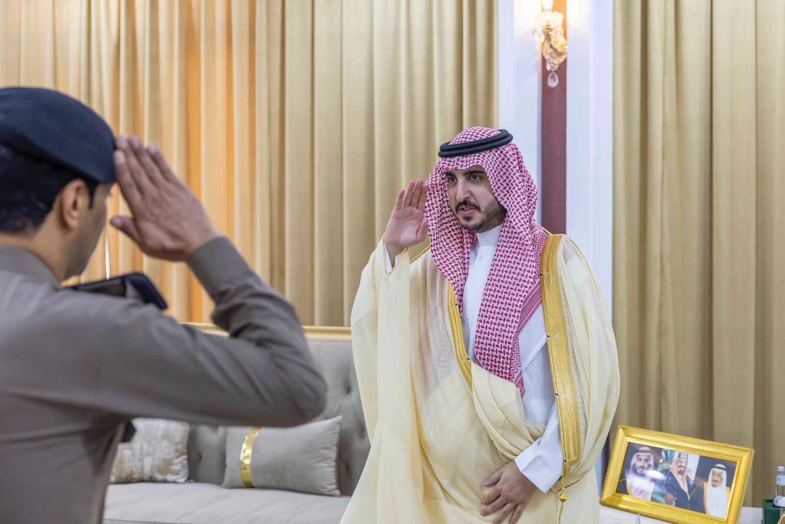 أمير منطقة الجوف يستقبل مديري الإدارات الأمنية بمحافظة دومة الجندل