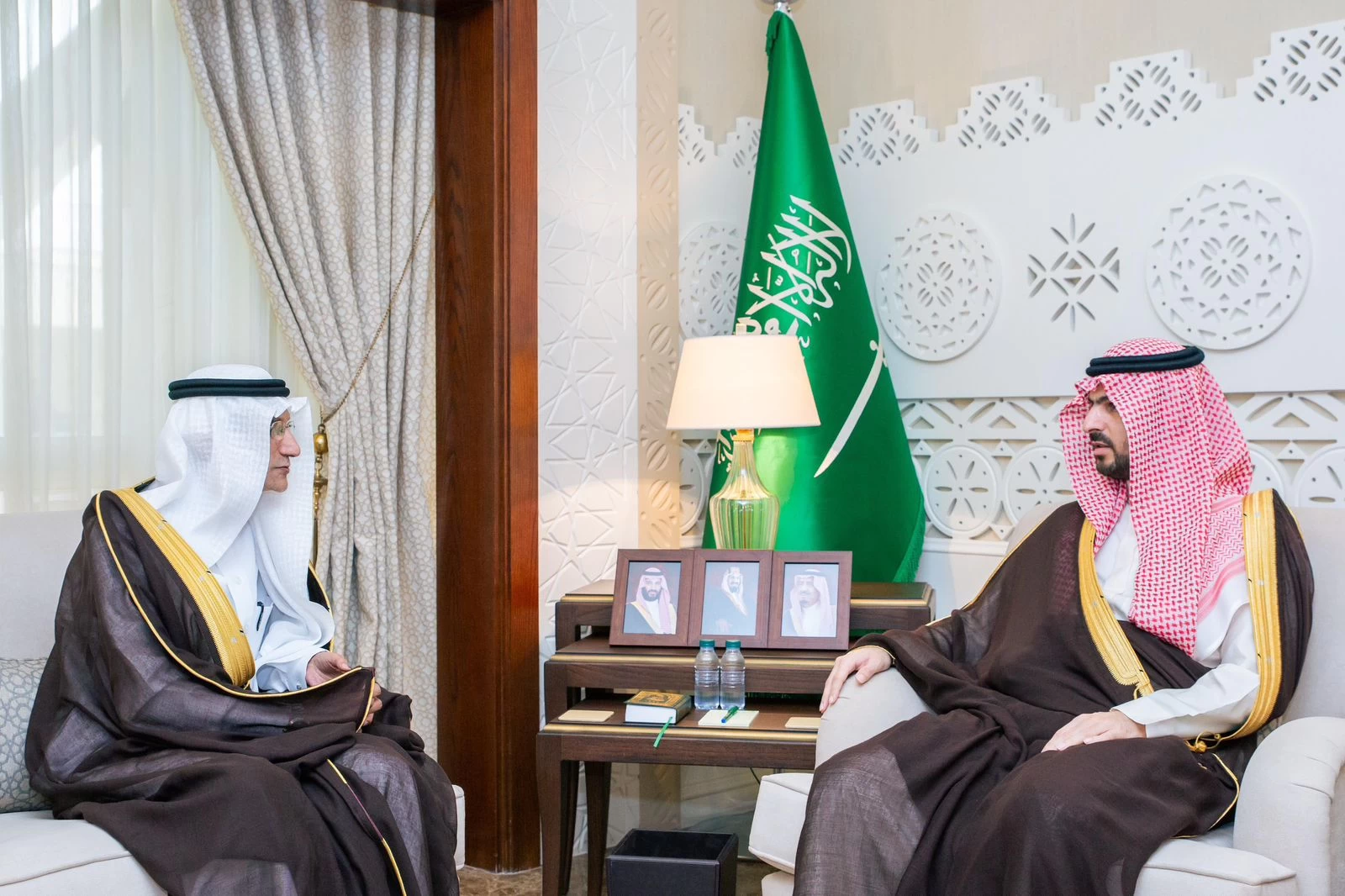 نائب أمير الشرقية يستقبل الرئيس التنفيذي للمؤسسة العامة لجسر الملك فهد