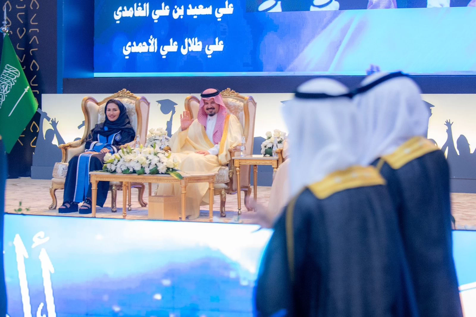 أمير منطقة المدينة المنورة يرعى حفل تخريج الدفعة الـ 20 من طلاب وطالبات جامعة طيبة للعام الجامعي 1445 هـ