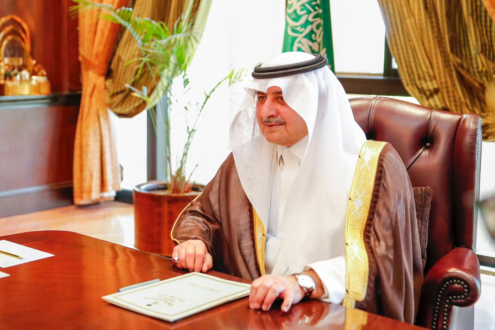 أمير تبوك يترأس اجتماع لجنة الحج بالمنطقة 