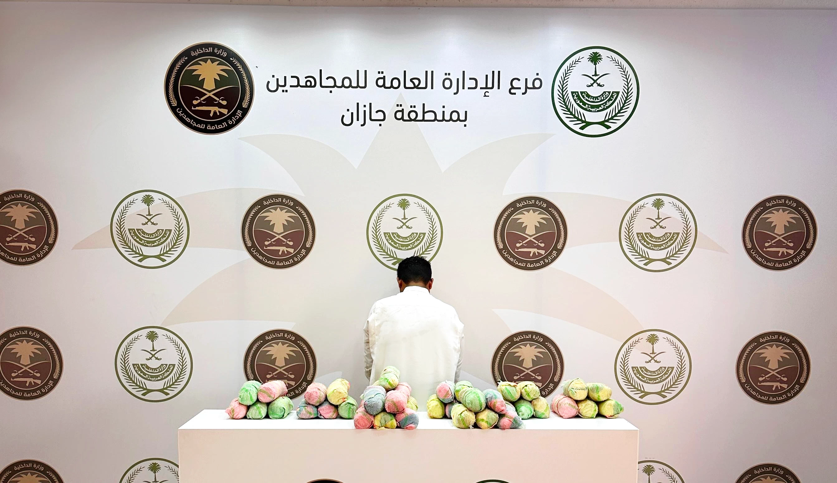 دوريات الإدارة العامة للمجاهدين بجازان تقبض على شخص لترويجه نبات القات المخدر