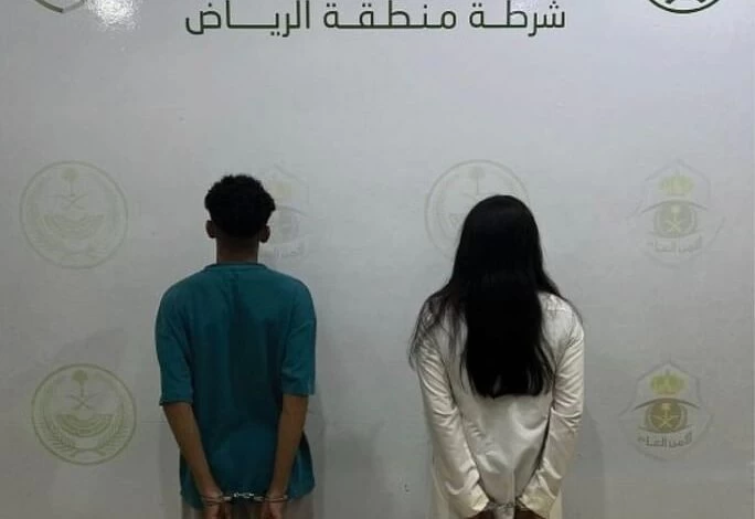 شرطة الرياض تلقي القبض على شخصين تسببا في إيقاف حركة المرور