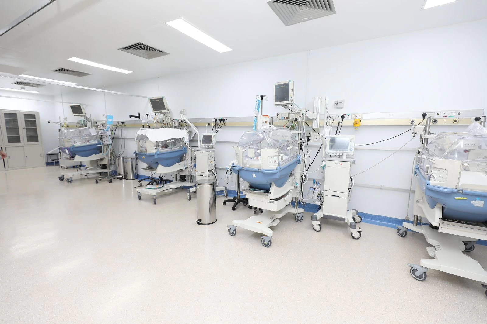 203 طفل مستفيد من عناية الأطفال وحديثي الولادة في مستشفى الإيمان