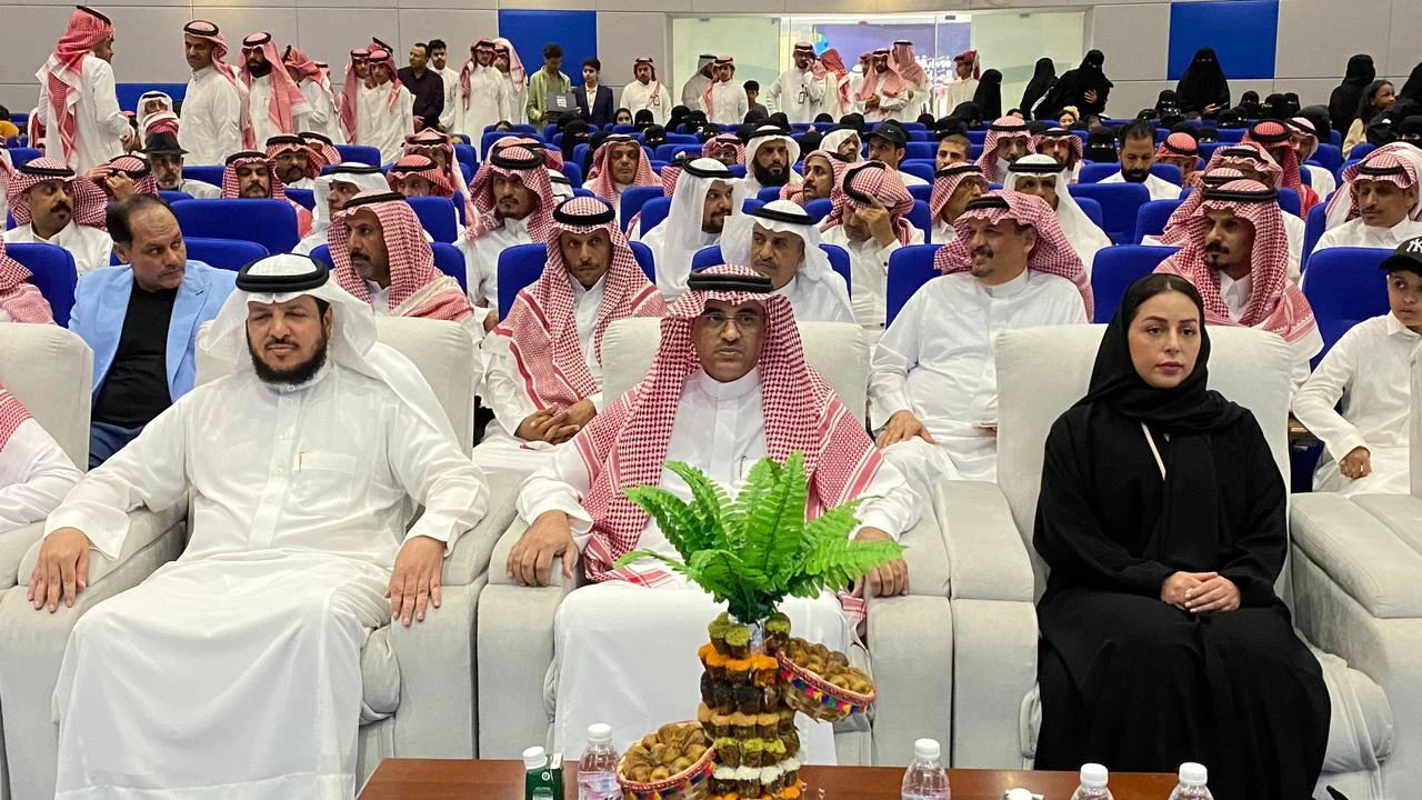 تعليم الطائف يكرم 139طالباً وطالبة فازو في مسابقة المهارات الثقافية 