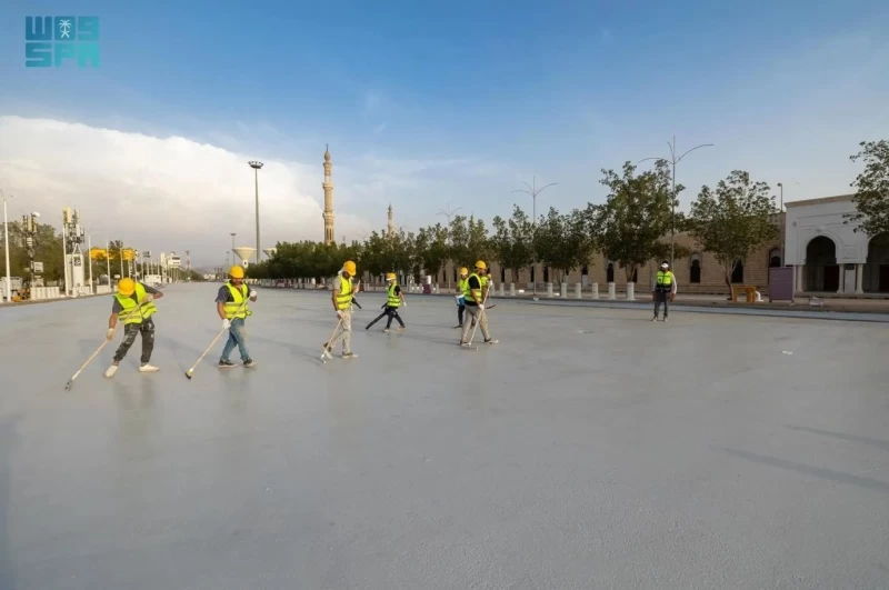 طلاء أكثر من 11 الف متر مربع من الساحات المجاورة للمسجد الحرام للتخفيف من درجة الحرارة