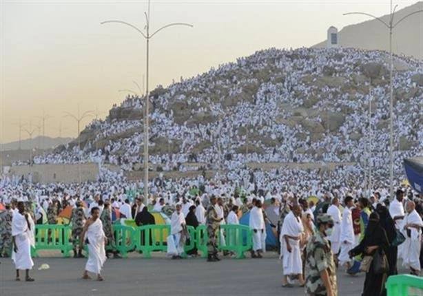 ضيوف الرحمن يتجهون من عرفات إلى مزدلفة
