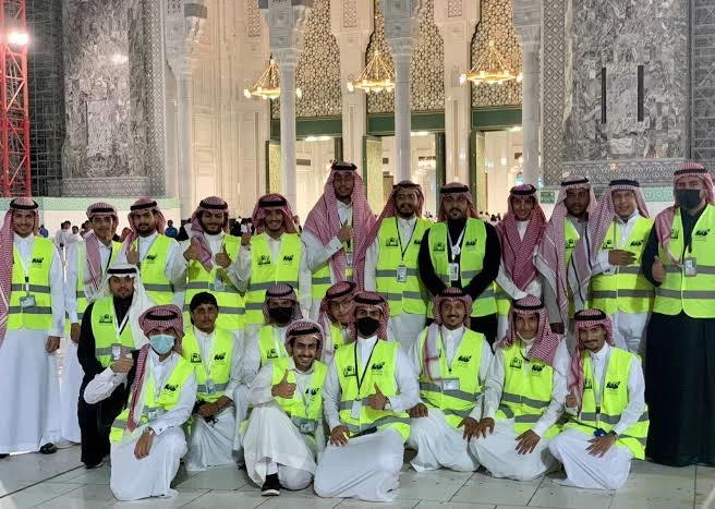 جامعة جدة تشارك في موسم حج ١٤٤٥هـ بفريق "أكناف الحرمين"