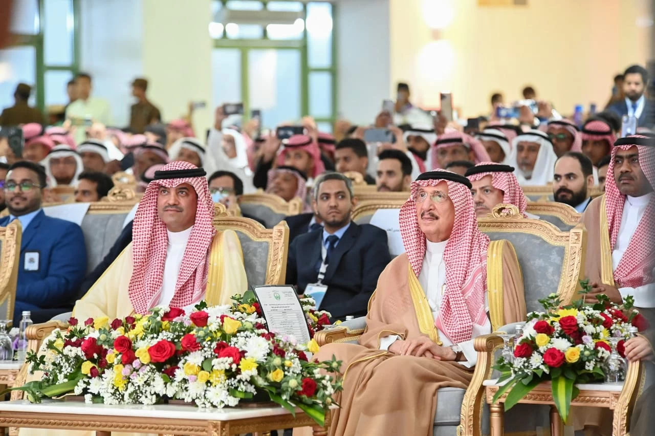 أميرِ جازان يرعى حفلَ تخريج أكثر من 2000خريج وخريجة من كليات التّقنية والمعاهد بالمنطقة
