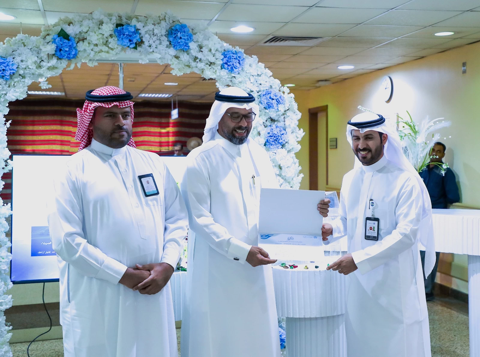 مستشفى النعيرية العام يحتفي باليوم العالمي للتمريض     