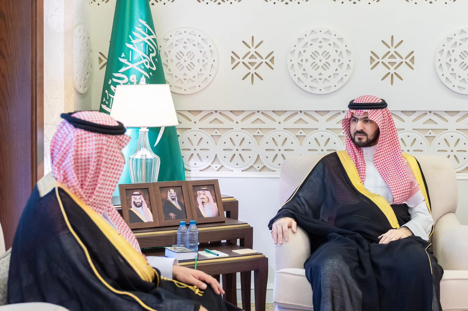 نائب أمير الشرقية يستقبل أمير الفوج الاربعون بمحافظة بقيق 