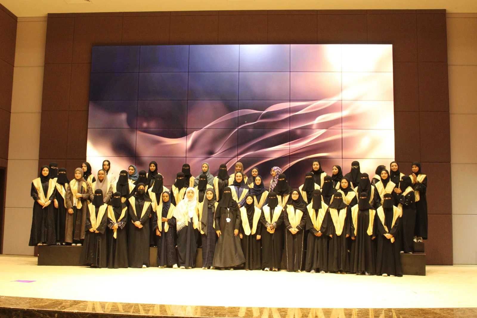 مكتب التعليم بشرق الدمام يحتفي بتكريم 145 متميزاً من منسوبيه