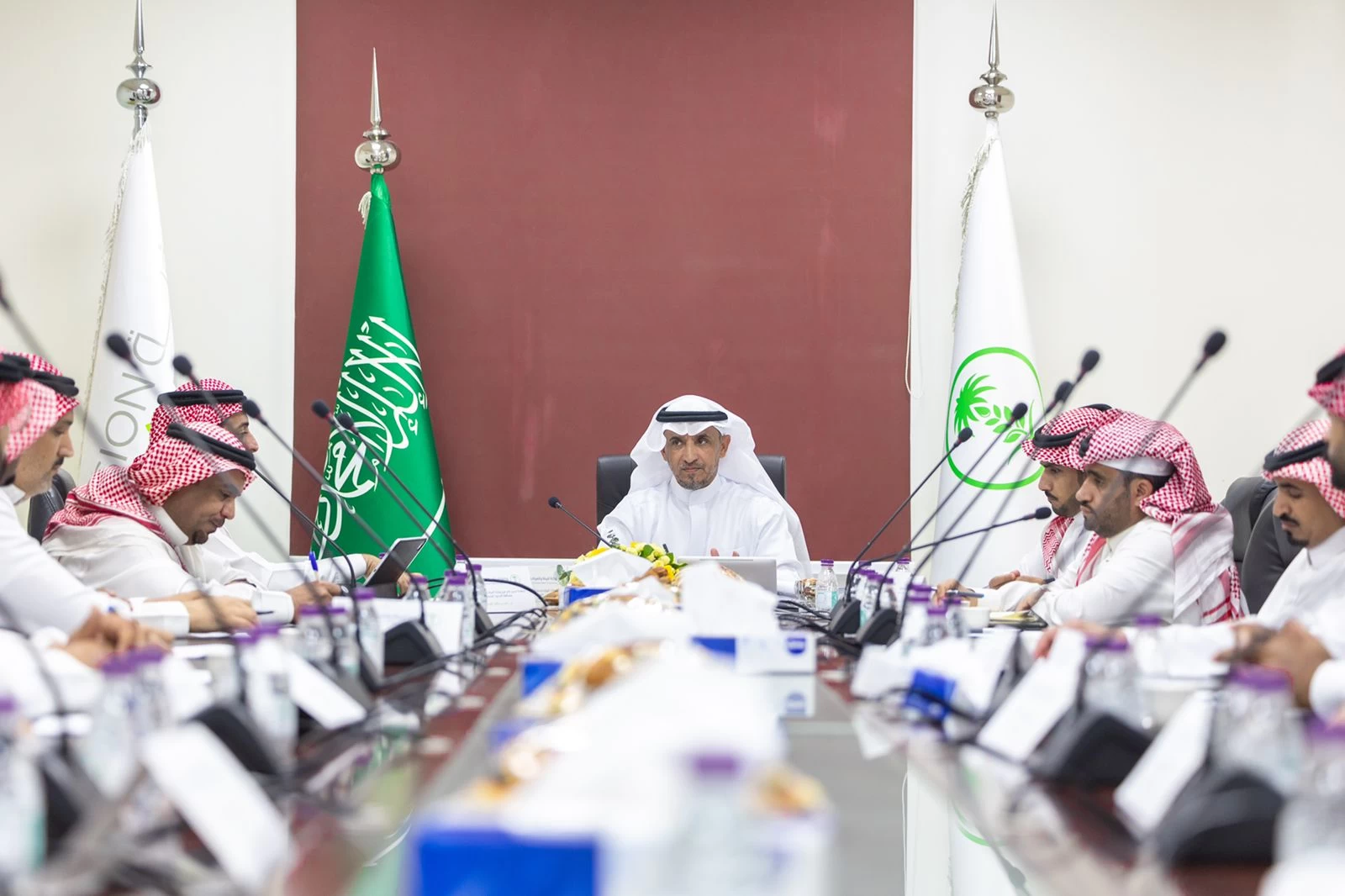 وكيل وزارة البيئة والمياه والزراعة لخدمة المستفيدين وشؤون الفروع يتفقد سير العمل بفرع الحدود الشمالية .