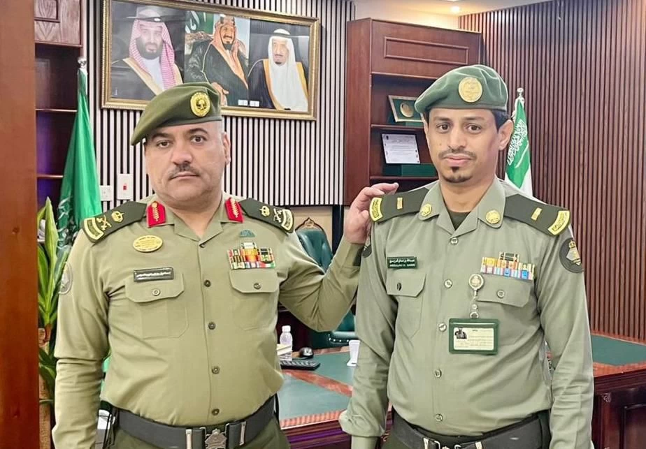 مدير جوازات جازان اللواء الحواس يقلد «كريري» رتبة «رئيس رقباء» 