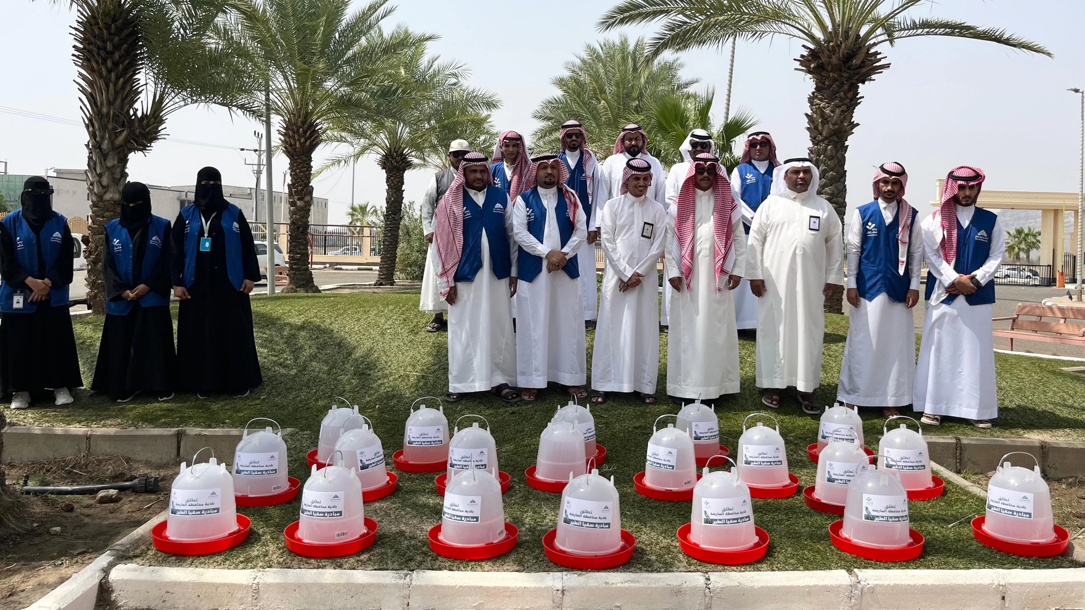 بلدية محافظة العارضة تطلق مبادرة " سقيا الطير "